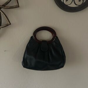 Elegant vintage Black Leather Handbag EUC vintage black Andre purse black bag
